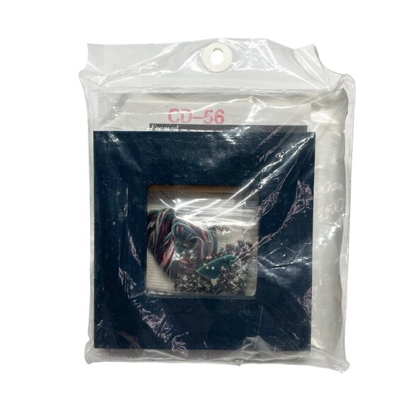 Mill Hill Little Bits 'n Buttons Cross Stitch Kit Cozy Quilts MHLB11A Frame NEW - Picture 2 of 2